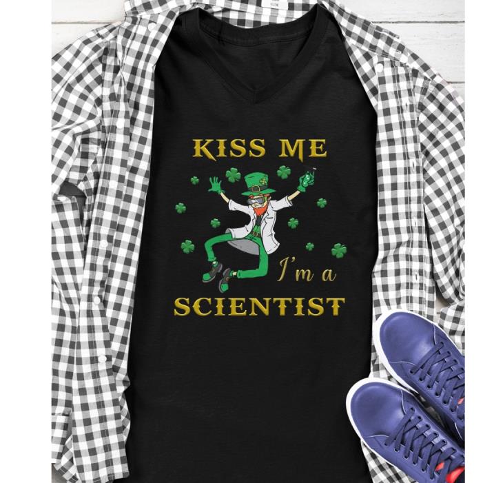 St Patrick's day kiss me i'm a scientist shamrock shirt