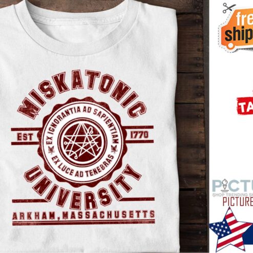 Miskatonic EST 1770 ex ignorantia ad sapientian exluce ad tenebras university Arkham Massachusetts shirt