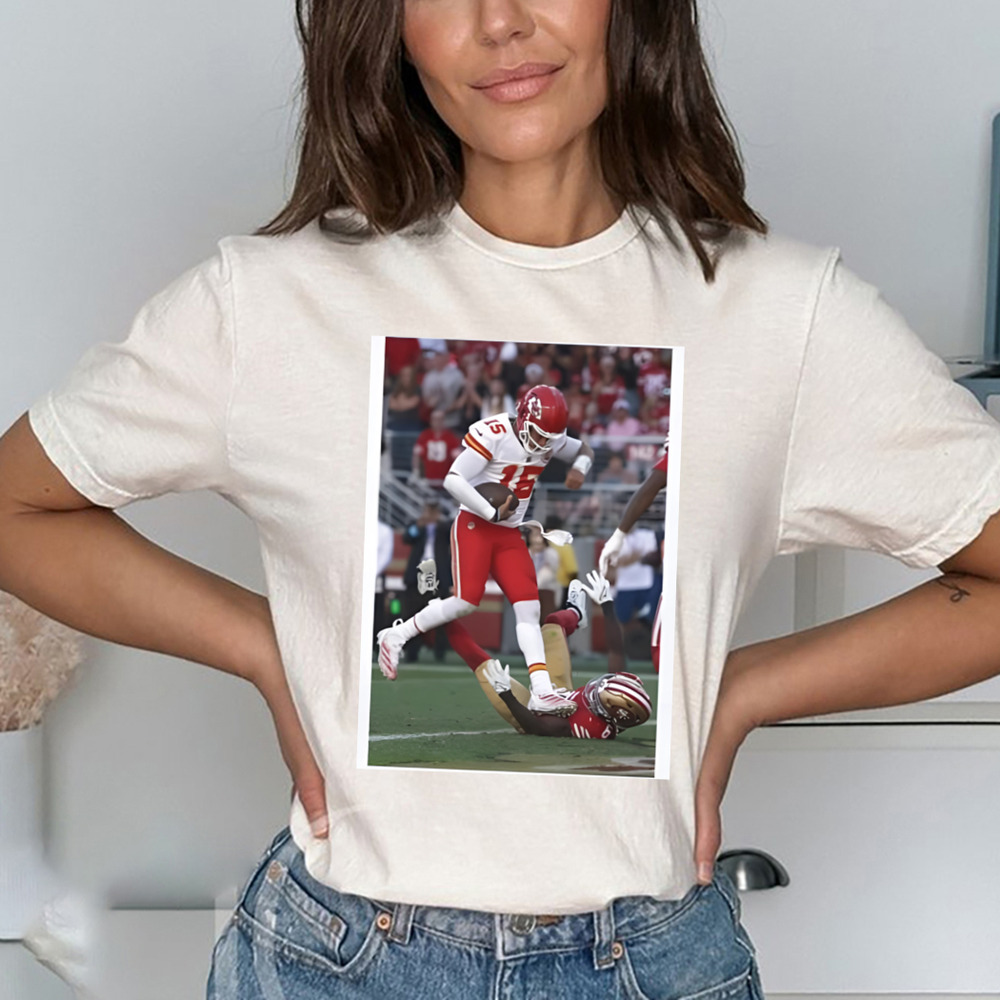 Patrick Mahomes shockingly trucked Malik Mustapha photo shirt