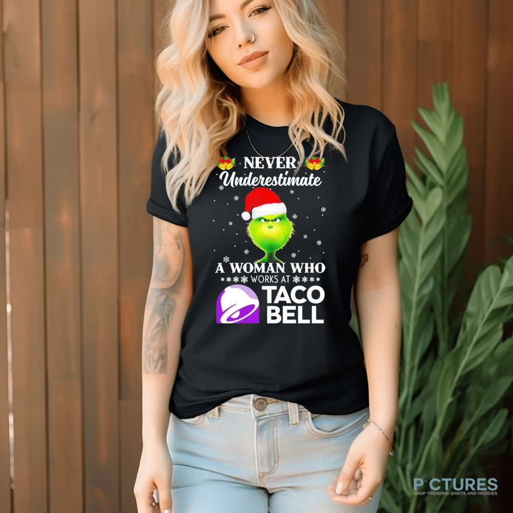 Grinch never underestimate a woman who works at Taco Bell Christmas Shirt