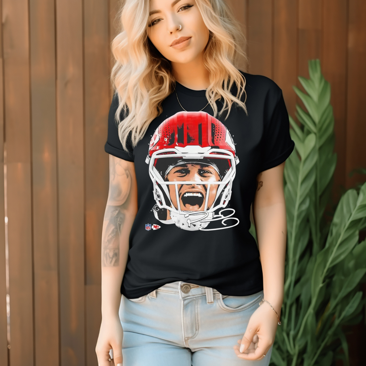 Patrick Mahomes Kansas City Chiefs NFL football big face signature graphic shirt Patrick Mahomes Kansas City Chiefs NFL football big face signature graphic shirt