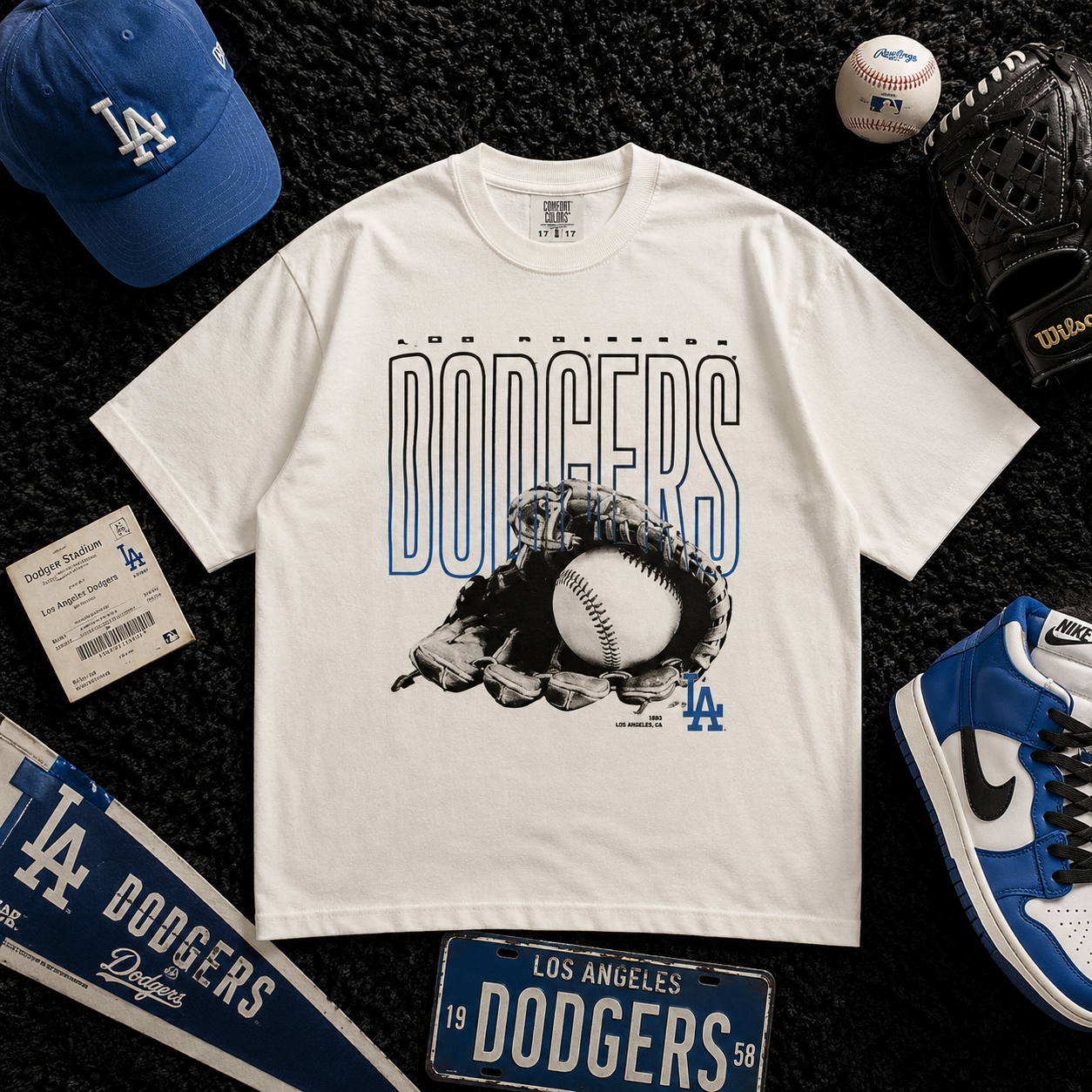Vintage Los Angeles Dodgers Baseball Glove Graphic T-Shirt
