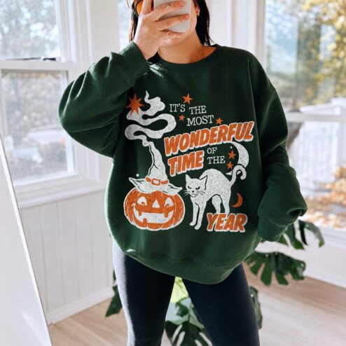 AST Vintage Halloween Sweatshirt Retro Pumpkin & Cat Crewneck