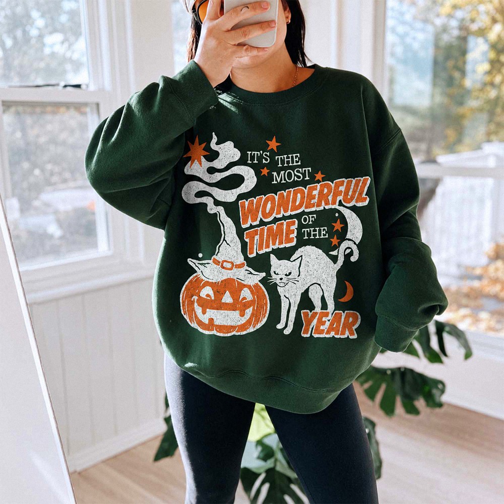 AST Vintage Halloween Sweatshirt Retro Pumpkin & Cat Crewneck