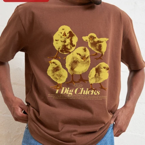 Customer in Chicago, Illinois wearing I Dig Chicks Tee Vintage Farm Apparel Chicken Lover Graphic T-Shirt for Homesteaders
