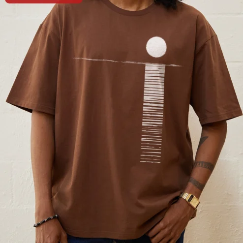 Minimalist Sun and Reflection Graphic Tee Abstract Horizon Design for Men