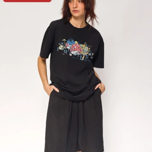 Close-up of Since 1986 Vintage Mushroom Graphic Tee Born In 1986 Birthday Gift For Women Men for streetwear fans in Chicago, Illinois