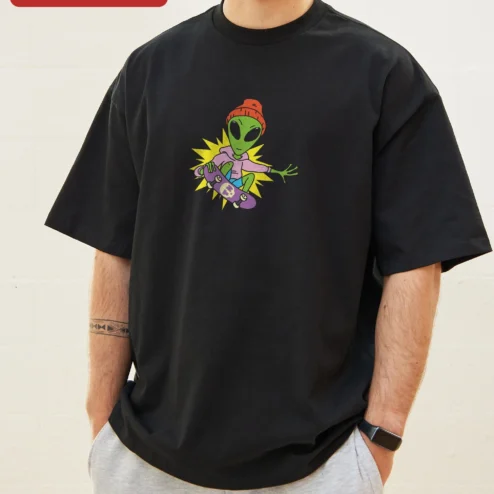 Skateboarding Alien Graphic Tee Men Streetwear Oversized Shirt