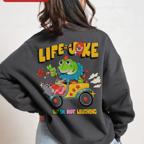 Close-up of Threadheads Sweatshirt Vintage 90s Inspired Crewneck Graphic Streetwear for Men for streetwear fans in Chicago, Illinois