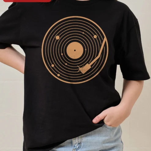 Vinyl Record Music Graphic Tee Retro Turntable Design for Audiophiles and DJs